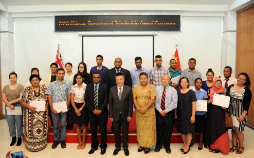 斐济23名学生获颁2019年中国政府奖学金