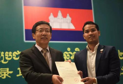 柬埔寨185名学生获2019年中国政府奖学金