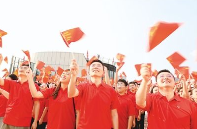 港澳同胞在粤参加国庆活动 对祖国未来发展充满信心