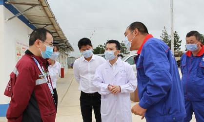 中国赴阿尔及利亚抗疫医疗专家组在中资企业指导抗疫