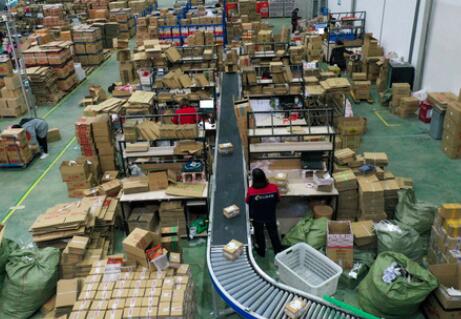 “硬约束”推进快递包装“绿色化”