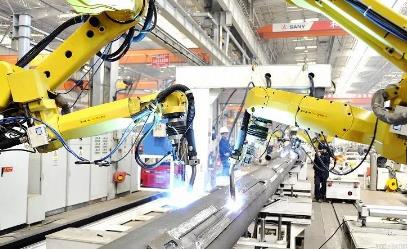 集聚创新发展要素，答好制造业转型“必选题”