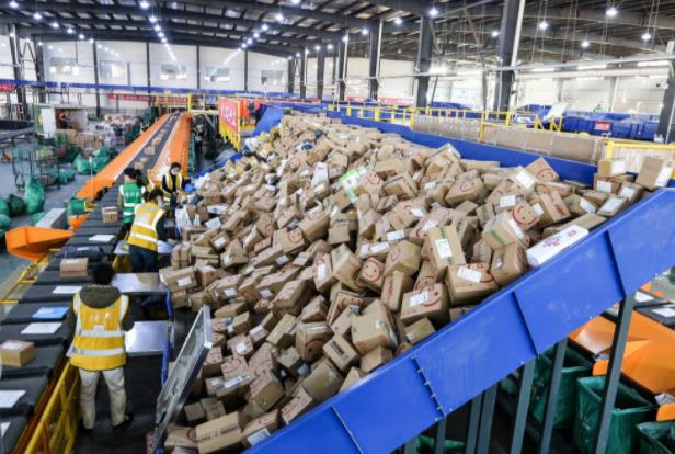 我国快递年业务量首次突破千亿件大关