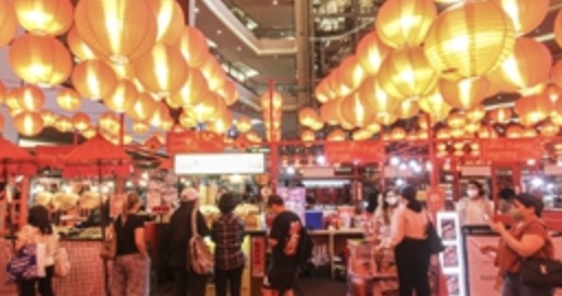 华侨华人海外点亮“中国红”