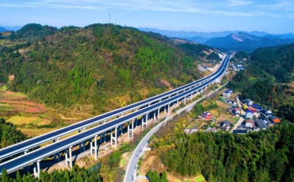 为共建“一带一路”贡献青春力量