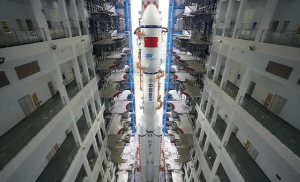 天舟四号货运飞船与空间站组合体完成自主快速交会对接