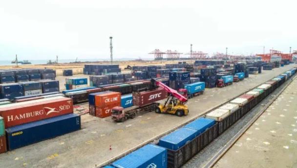 西部陆海新通道铁海联运班列开行5年  集装箱货物运量增长186倍