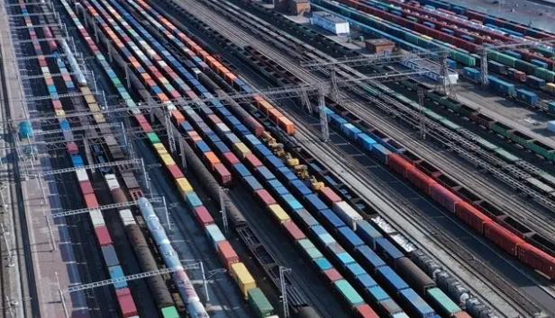 全国铁路加强运力保畅通 单月货物发送量再创历史新高