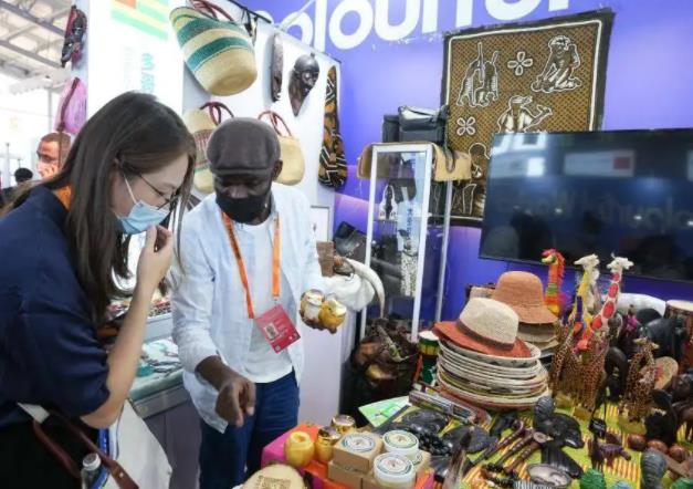 2022年服贸会开放首日 特色展品圈粉“无国界”