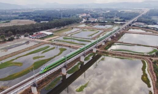 中老铁路推动跨境贸易和区域发展