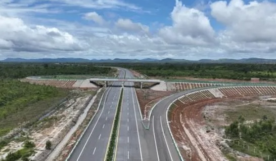 中企运营柬埔寨高速公路通车过百万辆