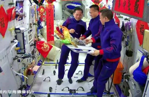 神舟十五号航天员乘组将于近日首次出舱活动