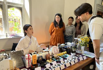 首届英国剑桥茶文化节举办 展示近30种中国茶