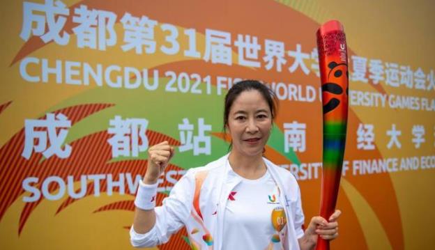 成都大运会火炬继续在蓉传递 火炬手寄语当代青年