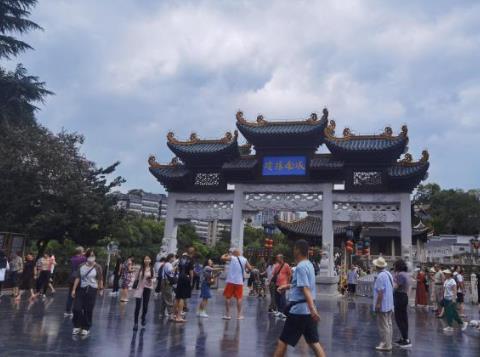 夏季避暑“候鸟式”旅居 渐成中国民众旅游新方式