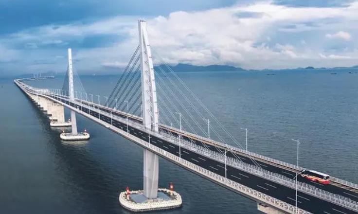 港珠澳大桥成为港生往返热门通道