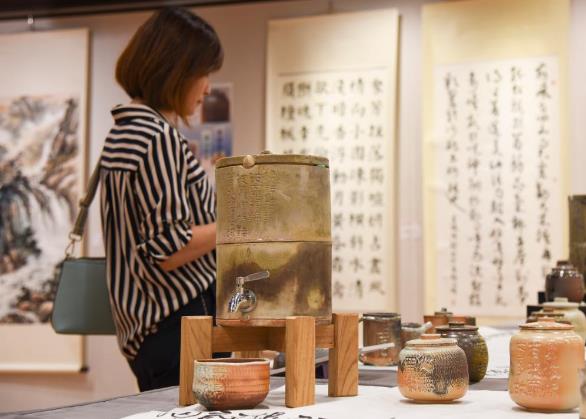 海峡两岸艺术名家260多件作品在台北展出