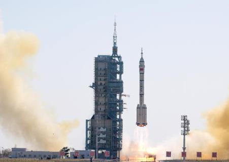 神舟十七号载人飞船发射取得圆满成功 我国载人航天工程发射任务实现30战30捷