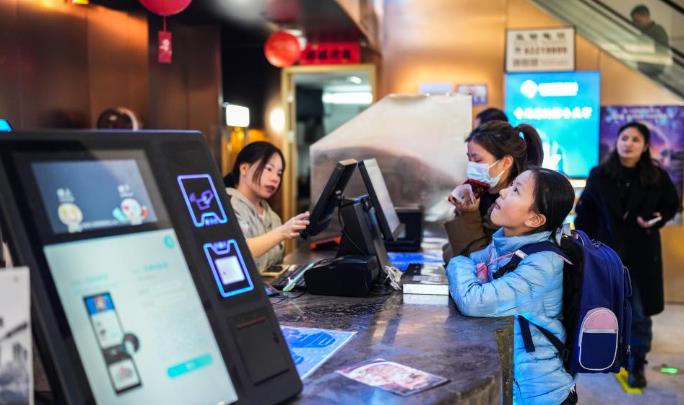 春节消费点亮中国龙年经济“开门红”