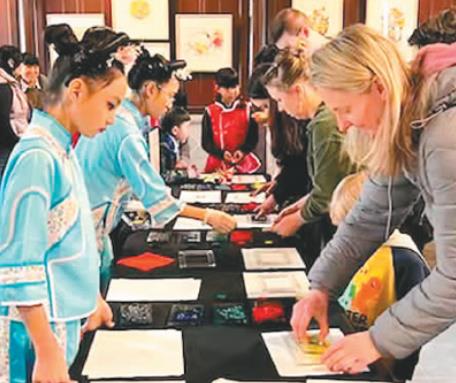 中国新年画美国巡展开幕