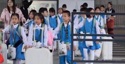 中国童声合唱团赴法交流 体验法国音乐风情