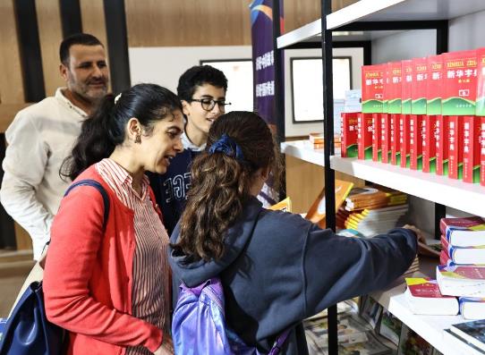 中国图书和文创产品在摩洛哥书展受欢迎
