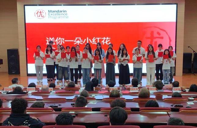 “中文培优”夏令营结营 中英友好交流再添新“桥梁”