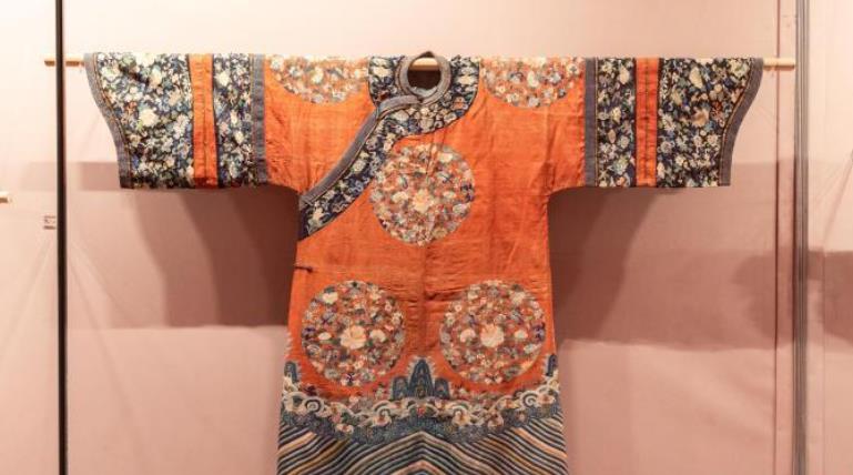探访“五彩锦簇——中华服饰文化展”:民族交融史书藏于华服
