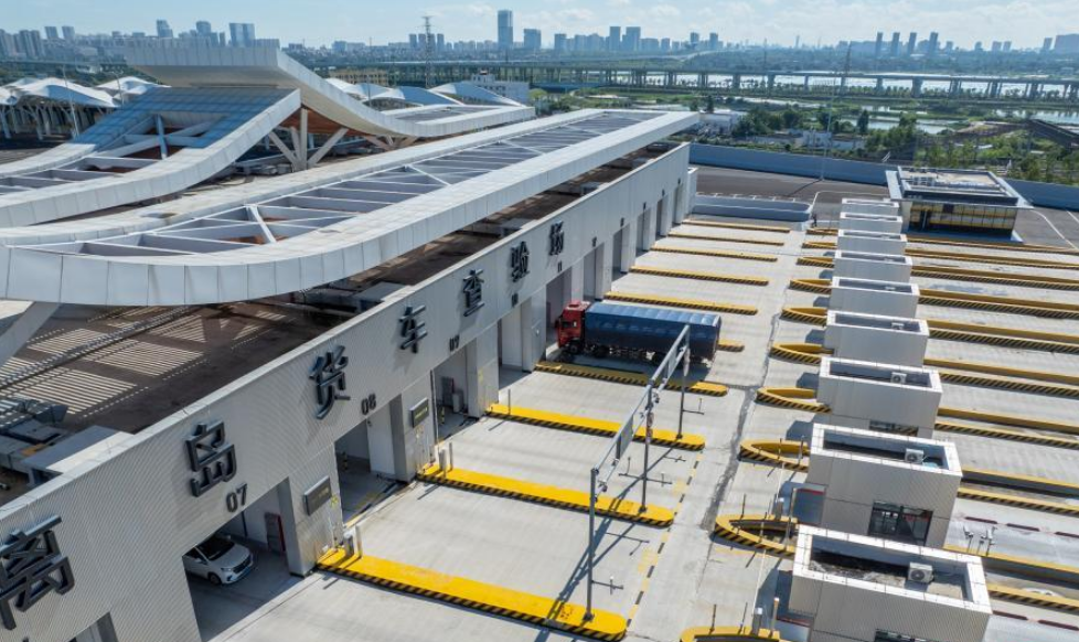 服务海南自贸港封关运作 海口新海港和南港货车出岛通道调整