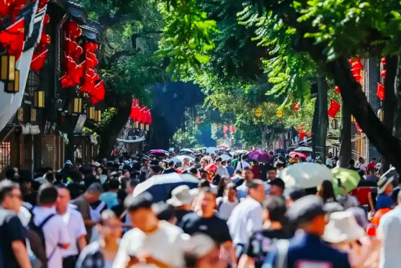 24.33亿人次!国庆中秋假期我国交通出行创历史新高