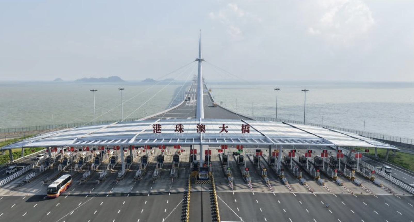 港珠澳大桥开通7周年 客流量超9300万人次