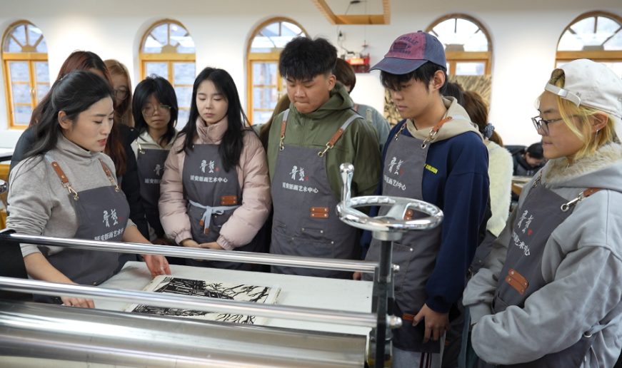 探访延安版画艺术中心：红色印记 刀笔传承