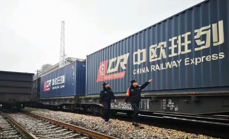 今年中欧班列中通道通行量突破3500列