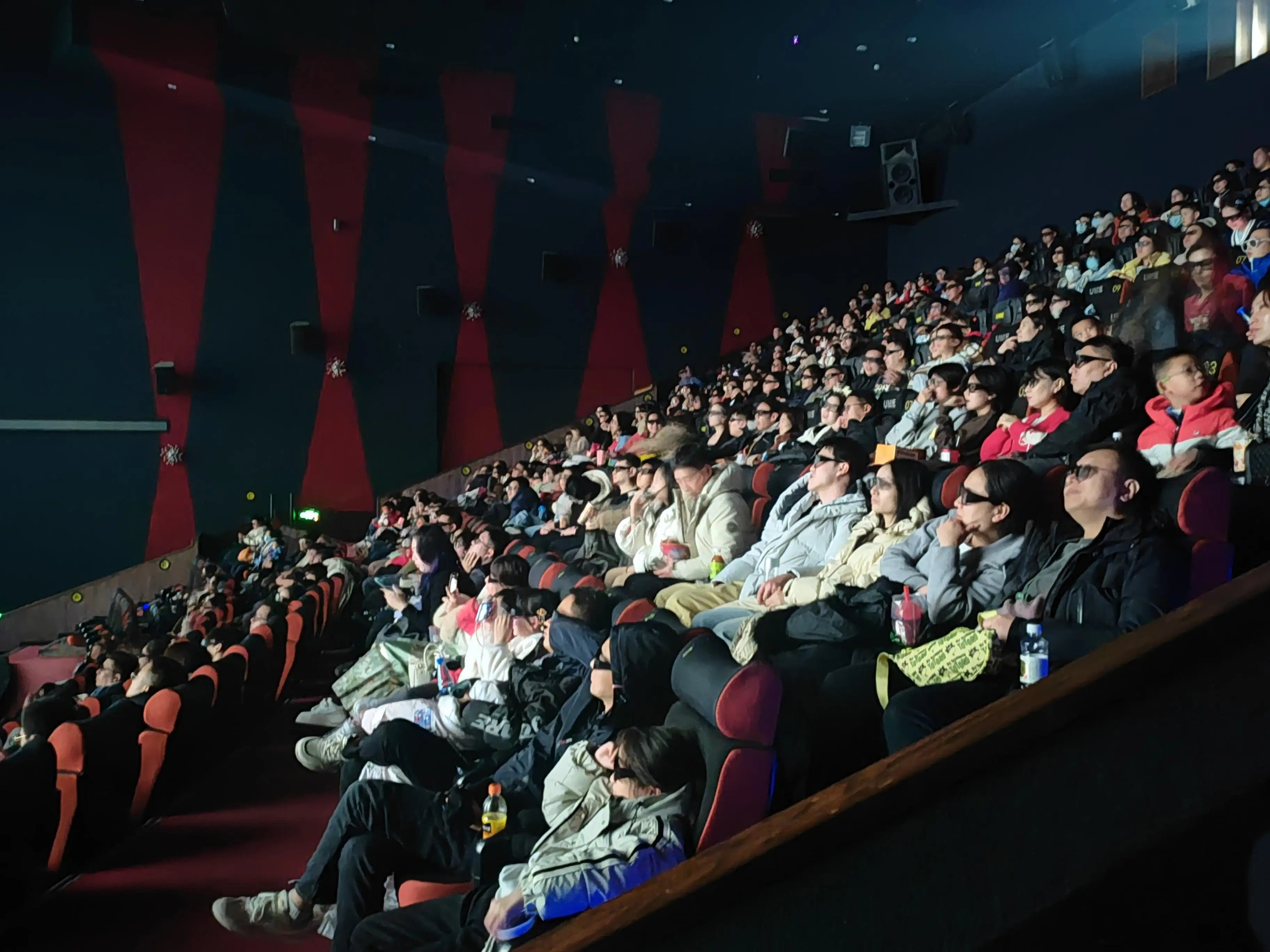 全国全年电影票房突破500亿元 贺岁档市场面临激烈竞争