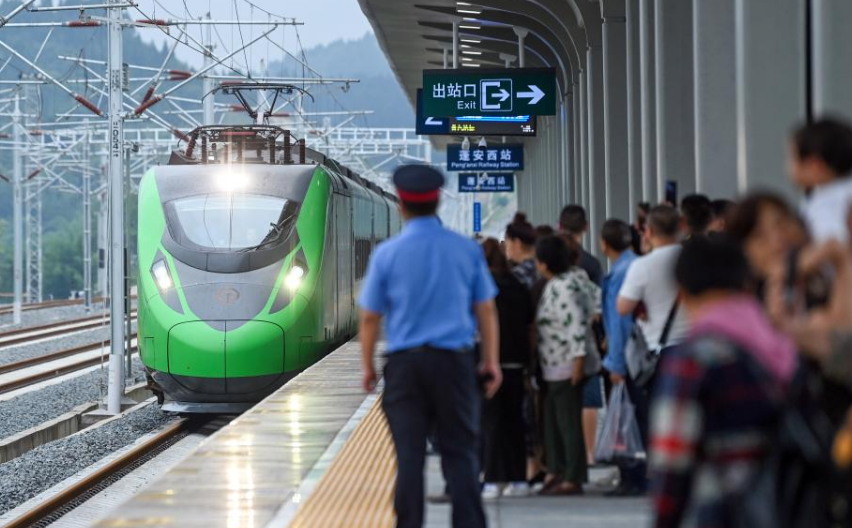 再上新台阶!中国高铁运营里程突破5万公里