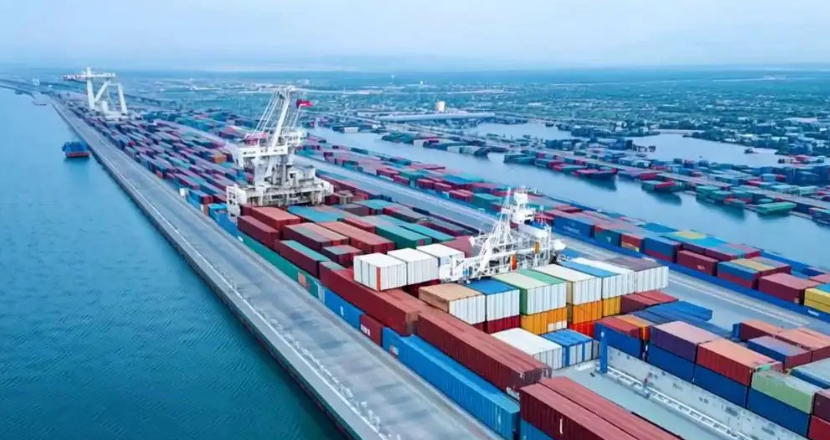 规模再创新高 2025年中国进出口总值超45万亿元