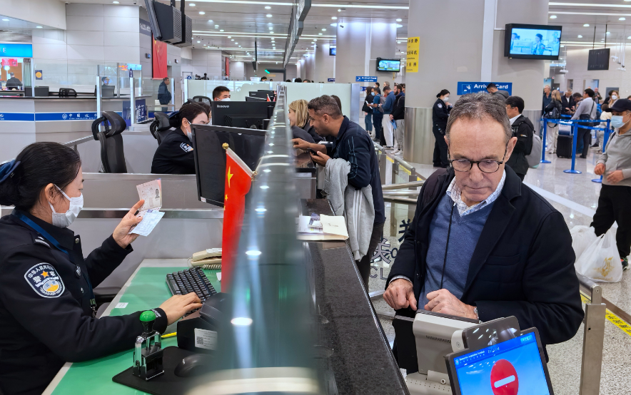 中国多部门提升境外人员入境数字化服务便利性