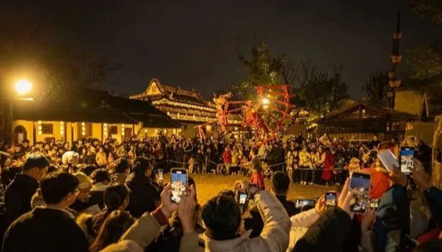 最长春节假期临近 将迎火热“春节档”旅游市场