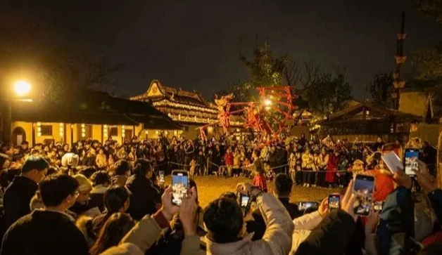 最长春节假期临近 将迎火热“春节档”旅游市场
