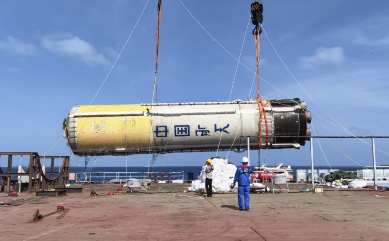 我国完成首次火箭一级箭体海上打捞回收任务