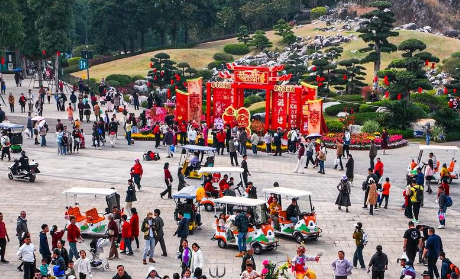 “老传统+新玩法+新科技” 传统庙会圈粉年轻人