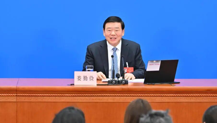 提气！十句话速览人大首场发布会