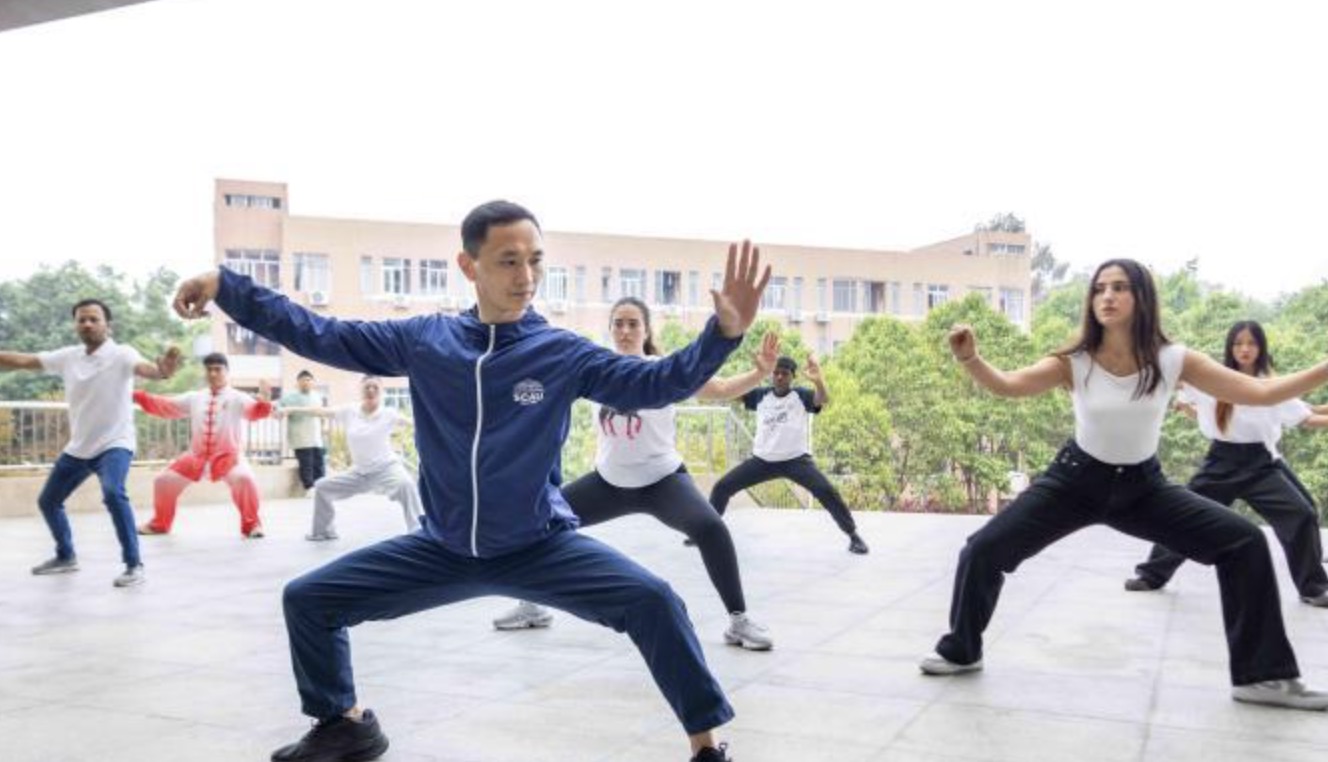 外国留学生“打卡”首个国际太极拳日