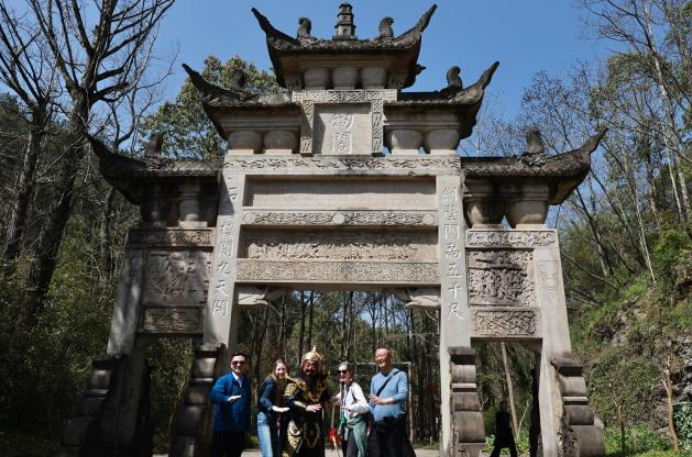 中美学者走进剑门关 三国文化跨国界引共鸣