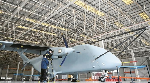 我国首款7吨级运投无人机长鹰-8首飞成功