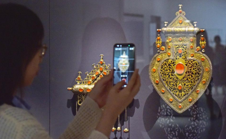 纽约大都会艺术博物馆珍藏珠宝亮相香港