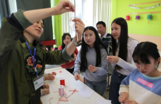 中文日益受各国重视 课程从“试试看”变为“抢着报”