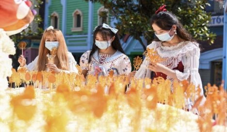 华侨青年花式“画糖”焕新老手艺