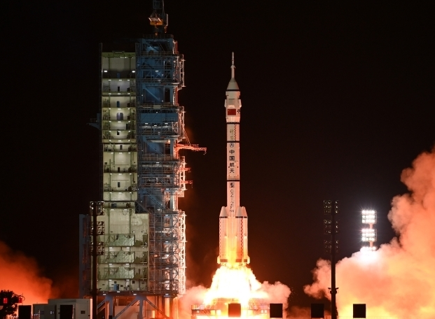 神舟二十三号载人飞船发射成功