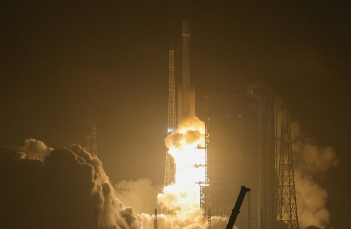 中国成功发射通信技术试验卫星二十四号